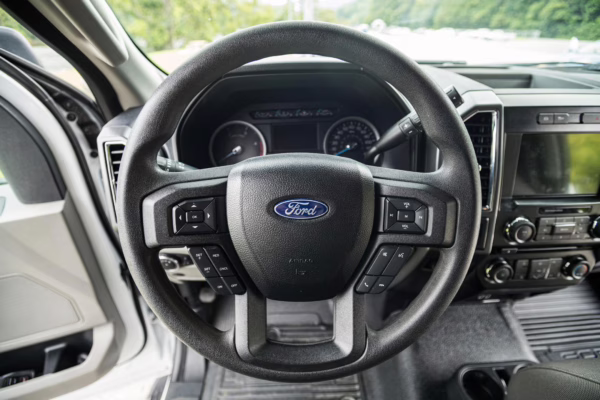 2017 Ford F-550 Super Duty XLT 4×4 Grid Camper — photo 44