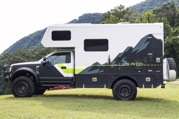 2017 Ford F-550 Super Duty XLT 4×4 Grid Camper — photo 16
