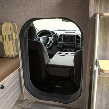 2017 Ford F-550 Super Duty XLT 4×4 Grid Camper — photo 39
