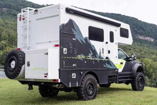 2017 Ford F-550 Super Duty XLT 4×4 Grid Camper — photo 14