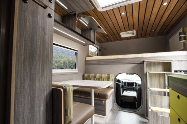 2017 Ford F-550 Super Duty XLT 4×4 Grid Camper — photo 75