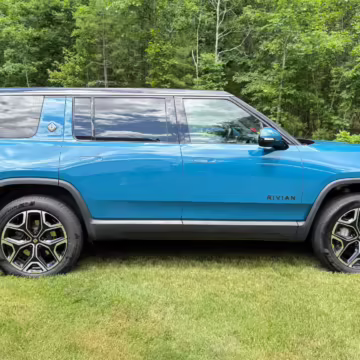2025 Rivian R1S Adventure Edition — photo 3