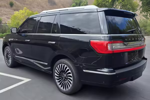 2018 Lincoln Navigator Black Label — photo 2