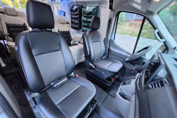 2022 Ford E-Transit 350 — photo 80