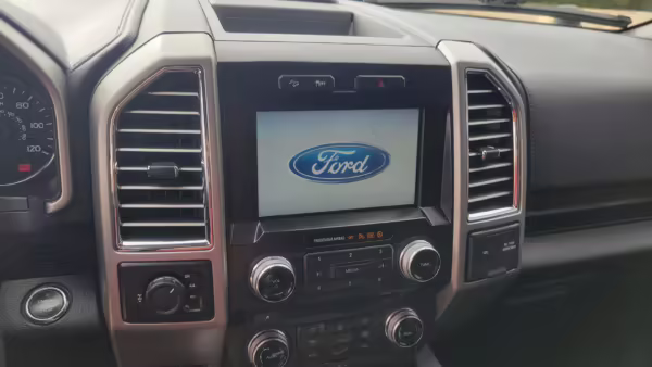 2015 Ford F-150 Lariat 4×4 — photo 39