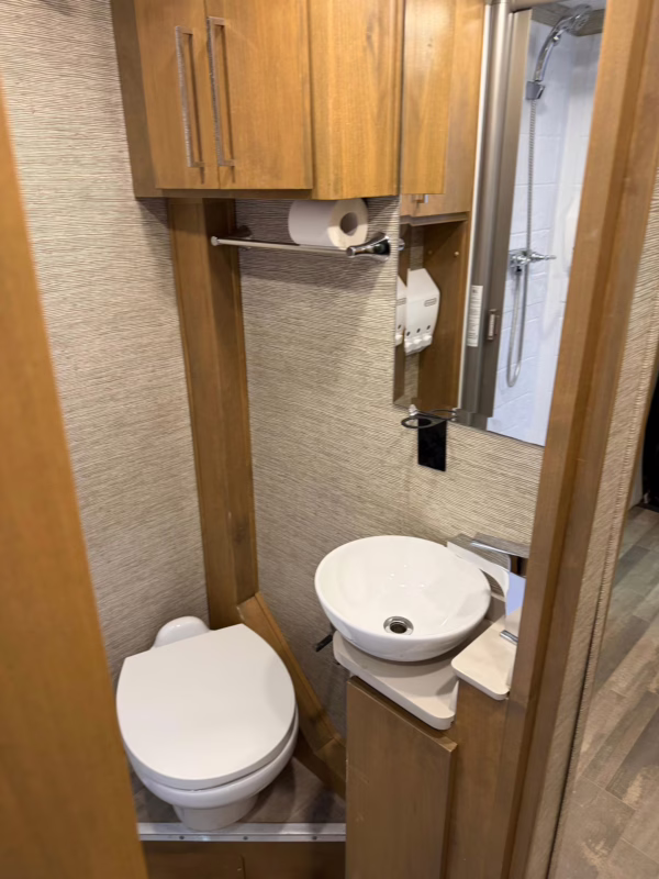 2020 Mercedes-Benz Sprinter 3500XD Tiffin Wayfarer 25QW Motorhome — photo 49
