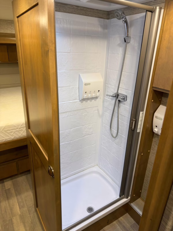 2020 Mercedes-Benz Sprinter 3500XD Tiffin Wayfarer 25QW Motorhome — photo 55