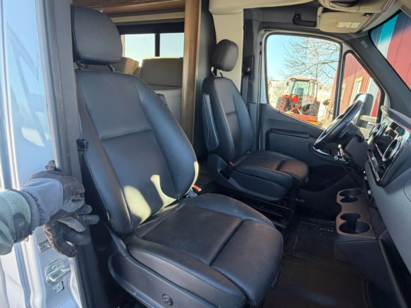 2020 Mercedes-Benz Sprinter 3500XD Tiffin Wayfarer 25QW Motorhome — photo 41