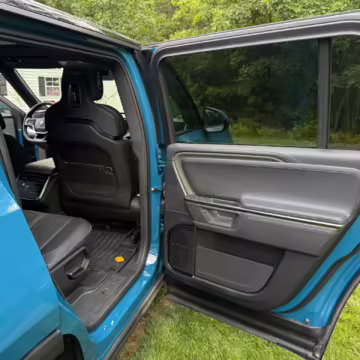 2025 Rivian R1S Adventure Edition — photo 39