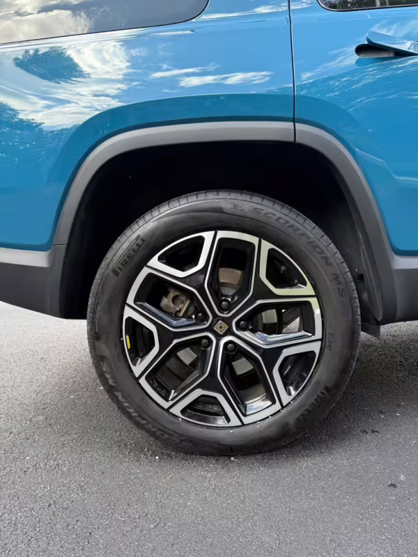 2025 Rivian R1S Adventure Edition — photo 9