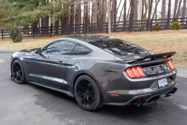 2018 Ford Mustang GT Coupe Premium — photo 12
