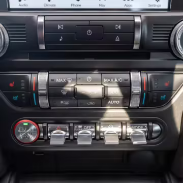 2018 Ford Mustang GT Coupe Premium — photo 48