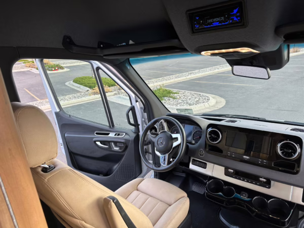 2021 Mercedes-Benz Sprinter 2500 Airstream Interstate 19 Tommy Bahama Edition 4×4 — photo 19