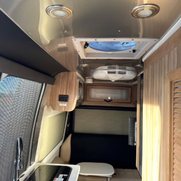 2021 Mercedes-Benz Sprinter 2500 Airstream Interstate 19 Tommy Bahama Edition 4×4 — photo 22