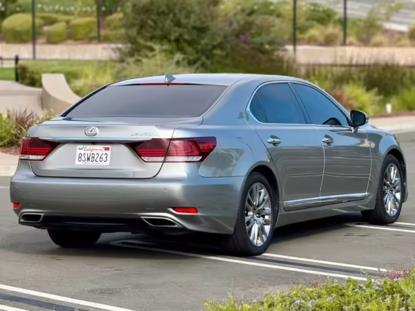 2017 Lexus LS 460 L — photo 16