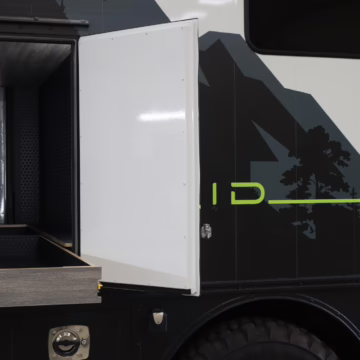 2017 Ford F-550 Super Duty XLT 4×4 Grid Camper — photo 28