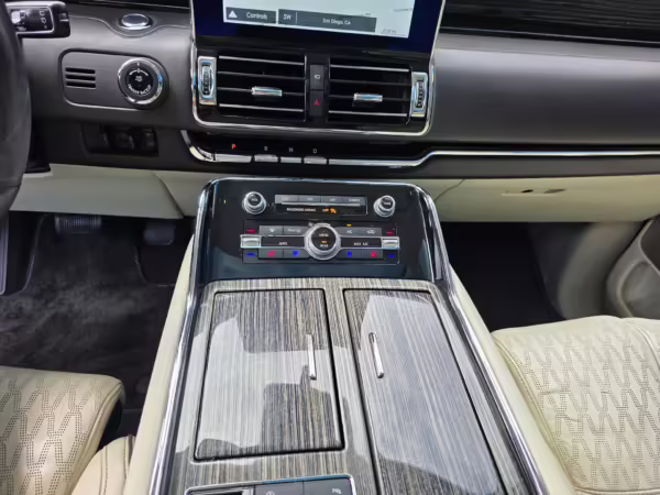 2018 Lincoln Navigator Black Label — photo 36