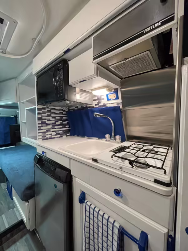 2000 Dodge Ram Van B3500 — photo 69