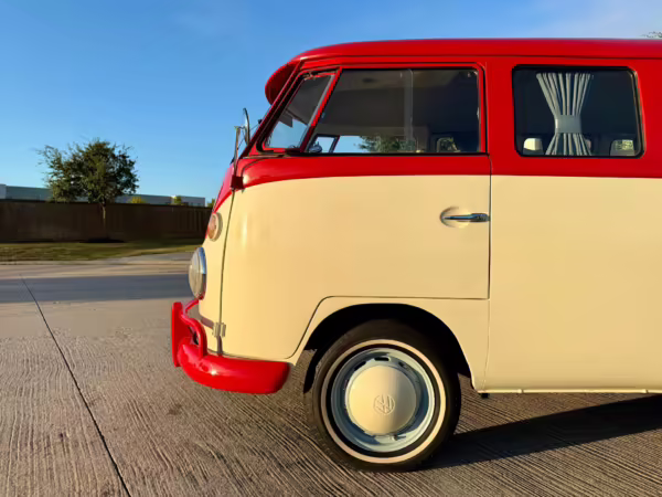1975 Volkswagen Bus — photo 16
