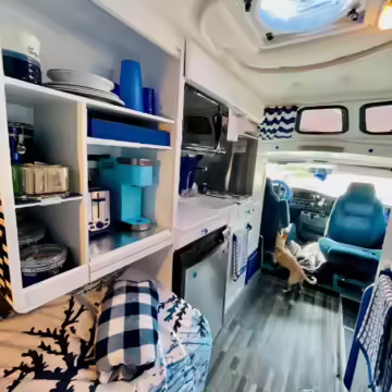 2000 Dodge Ram Van B3500 — photo 74