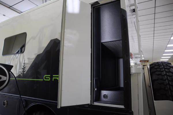2017 Ford F-550 Super Duty XLT 4×4 Grid Camper — photo 34