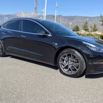 2018 Tesla Model 3 Long Range — photo 19