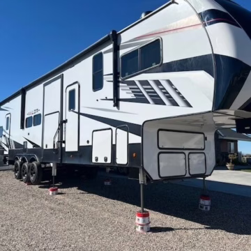 2021 Alliance RV Valor 40V13