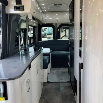 2021 Mercedes-Benz Sprinter 3500 Pleasure-Way Plateau TS — photo 6