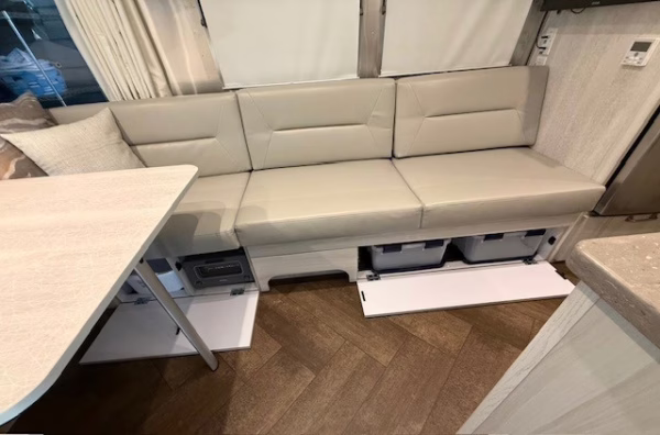 2024 Airstream International 25FB — photo 11
